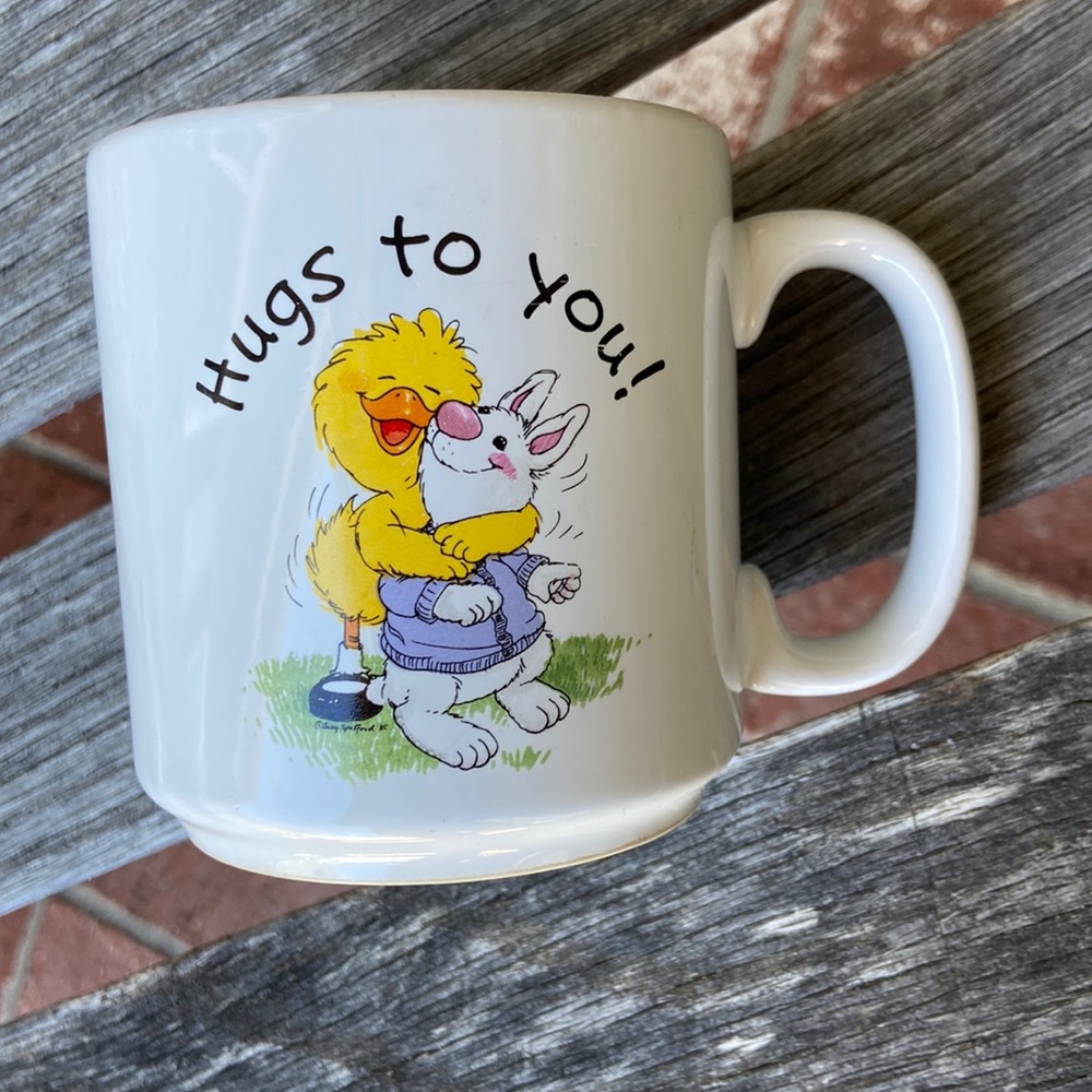 Vintage Suzy’s zoo hugs to you mug